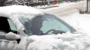 2018_11_26_v_bild_2_scheiben_enteisen_auto-medienportal_net_autoglaser_de_339_189 2018_11_26_v_bild_2_scheiben_enteisen_auto-medienportal_net_autoglaser_de_339_189