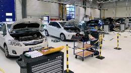 2025_09_01_v_b_hella-academie_schulung_autoglaser_de_1200